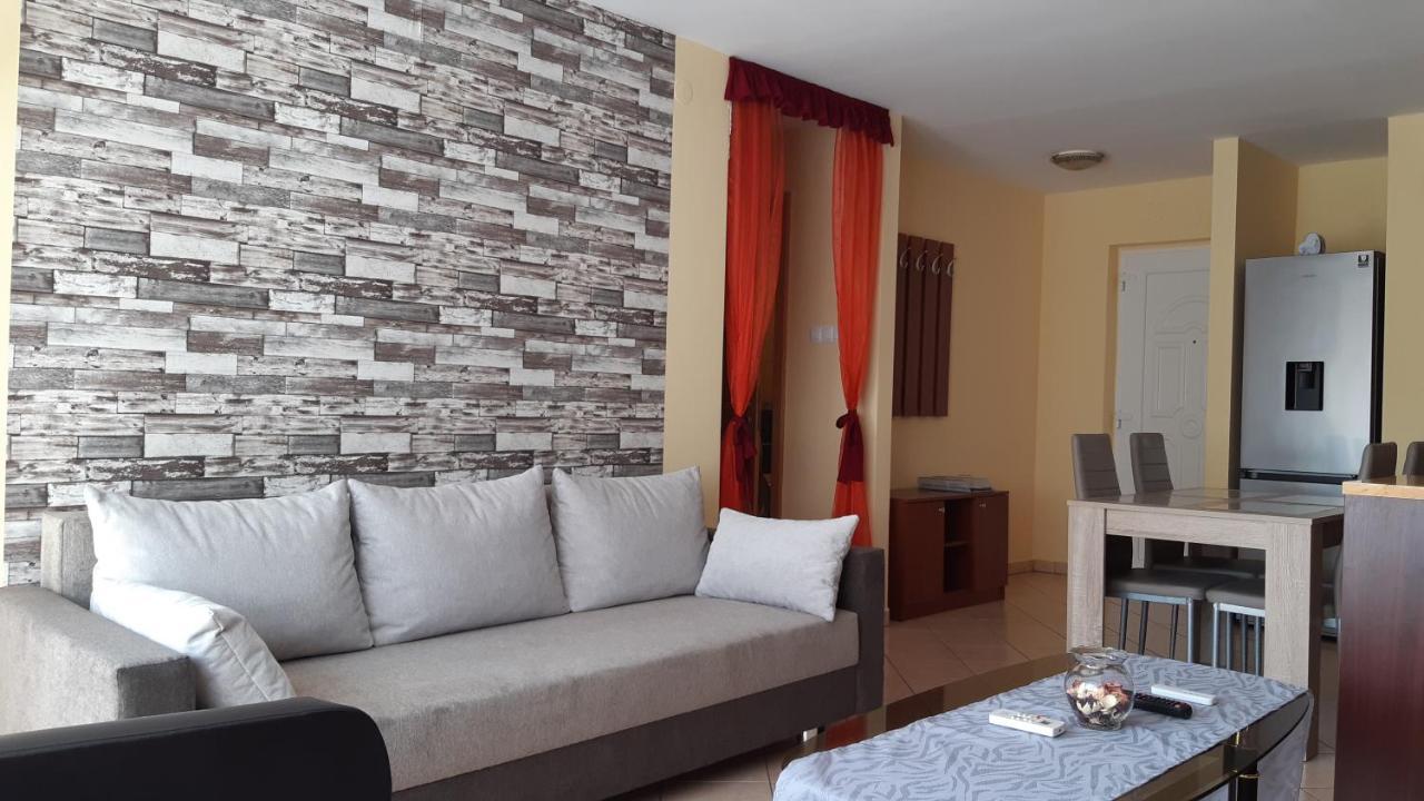 Elizabet Apartman A Belvarosban Szarvas Exteriör bild