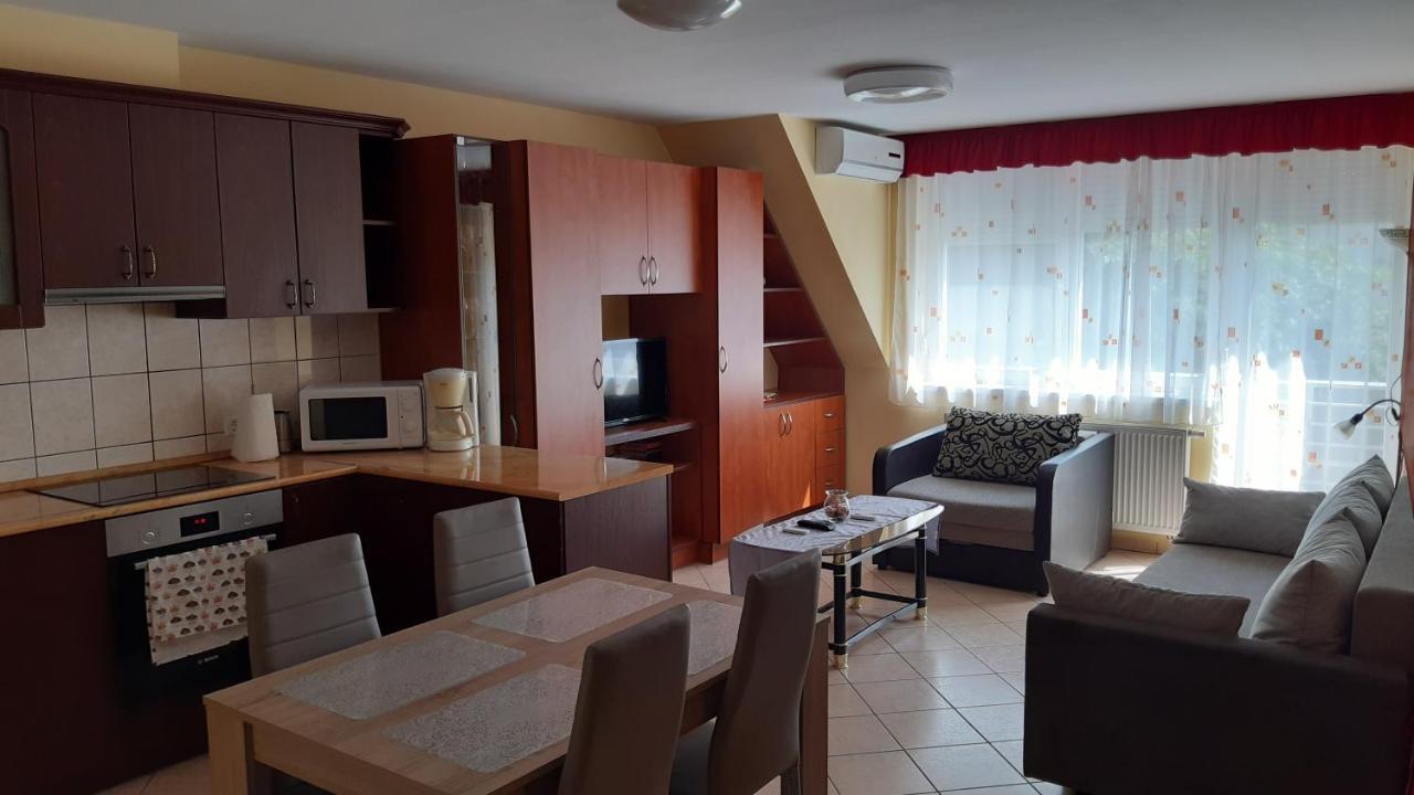 Elizabet Apartman A Belvarosban Szarvas Exteriör bild