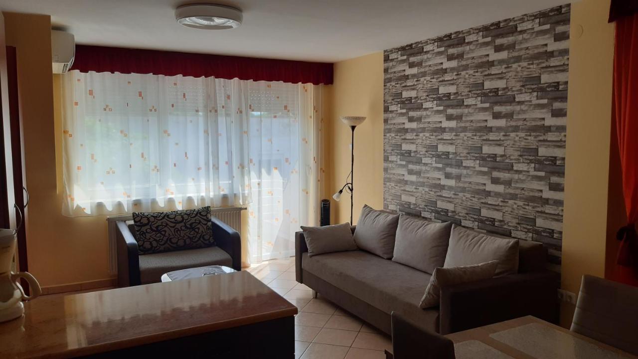 Elizabet Apartman A Belvarosban Szarvas Exteriör bild