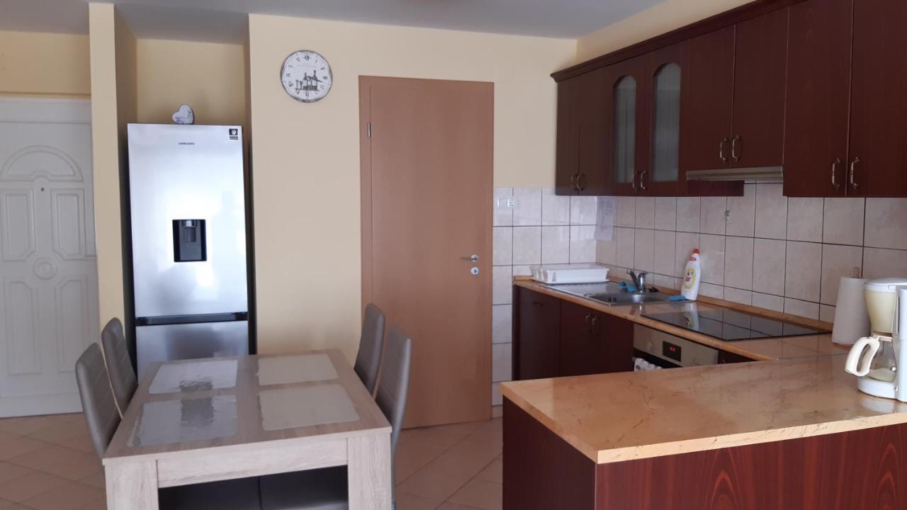 Elizabet Apartman A Belvarosban Szarvas Exteriör bild